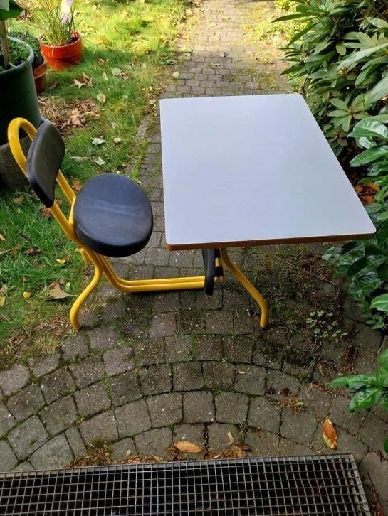 Lessenaar ergonomisch. Kinderen, Ophalen, Zo goed als nieuw, Tafel(s)