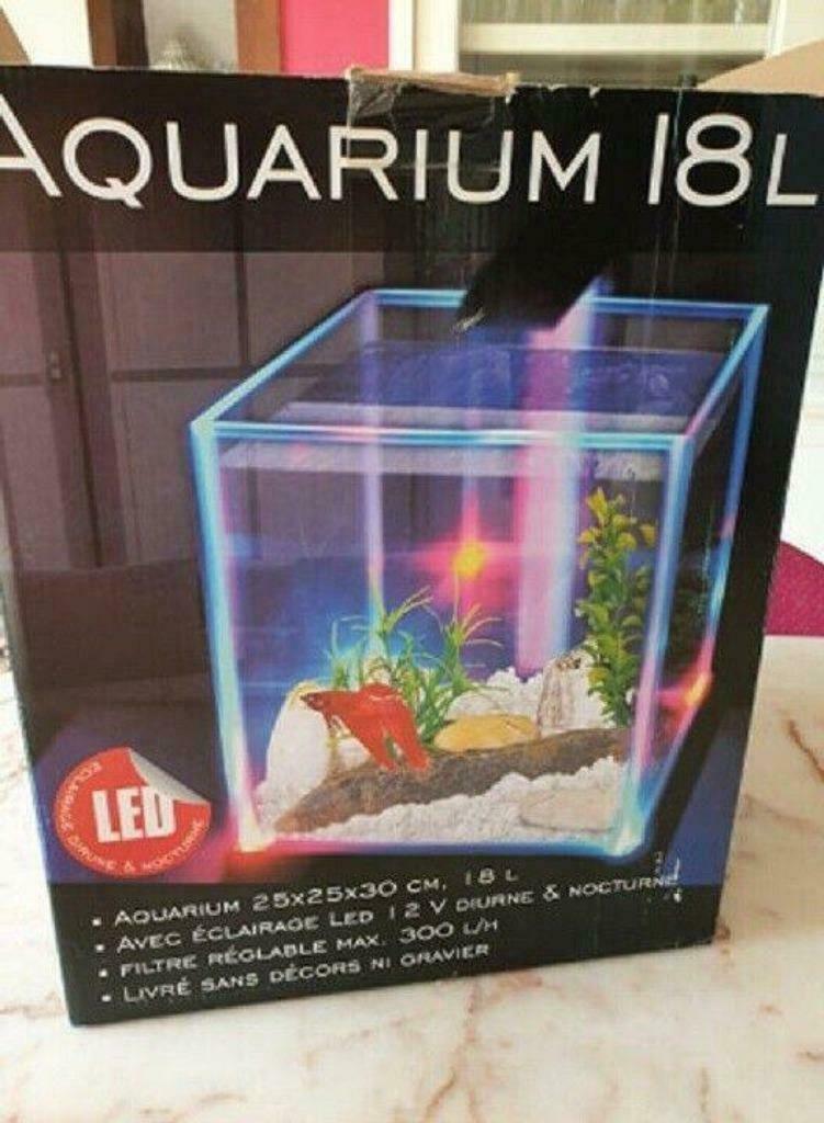 Nieuw aquarium met toebehoren maar geen vissen, Dieren en Toebehoren, Ophalen of Verzenden, Nieuw, Verlichting of Verwarming