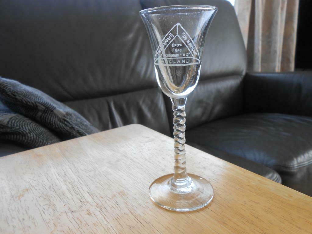 Le verre de genièvre Hollande de la distillerie de la mer du, Enlèvement ou Envoi, Utilisé, Verre ou Verres, Autres marques