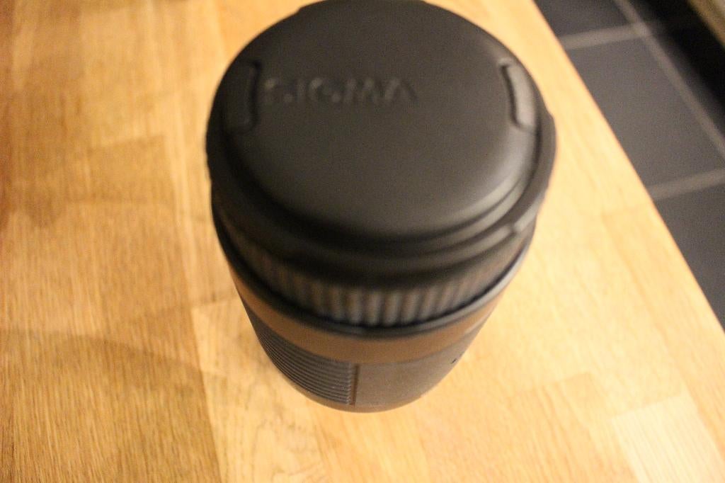 OBJECTIF ZOOM SIGMA 75-300mm + HOUSSE EN CUIR, Enlèvement, Comme neuf, Objectif grand angle, Zoom