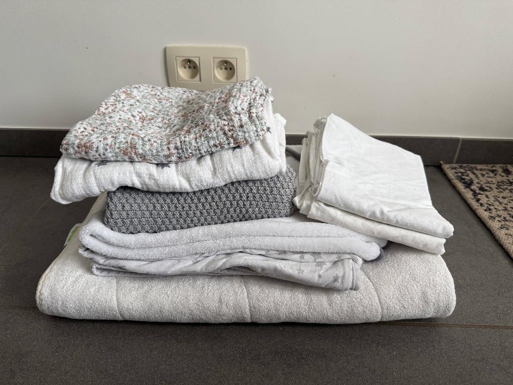 Hoop babytextiel te koop, incl bamboo donsdekentje, Ophalen, Zo goed als nieuw, Deken