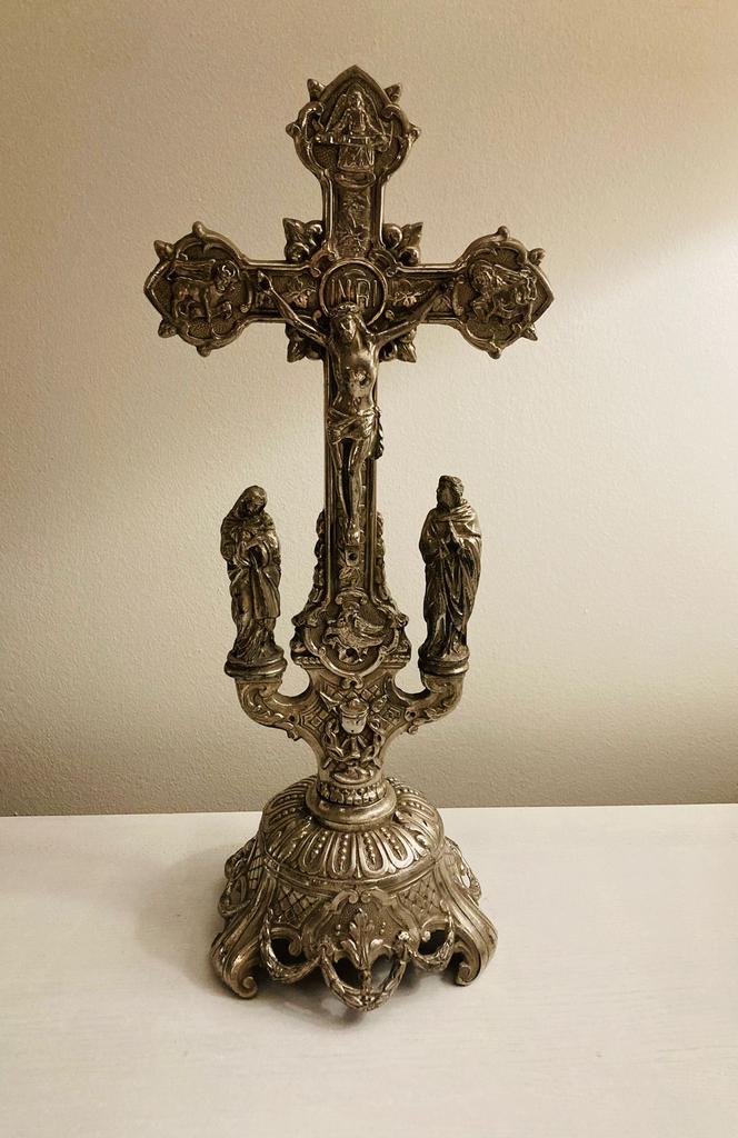 Crucifix ancien sur pied, Enlèvement ou Envoi