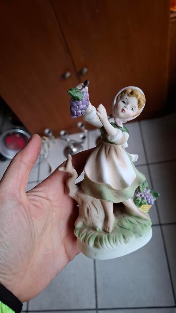 Jolie figurine, Enlèvement
