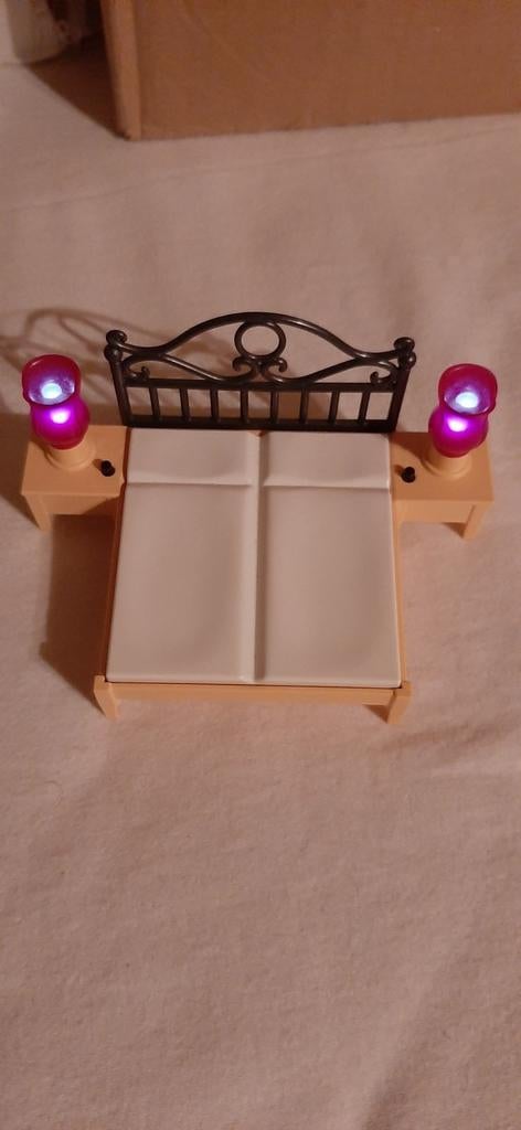 Playmobil bed met verlichting, Kinderen en Baby's, Speelgoed | Playmobil, Ophalen of Verzenden, Zo goed als nieuw