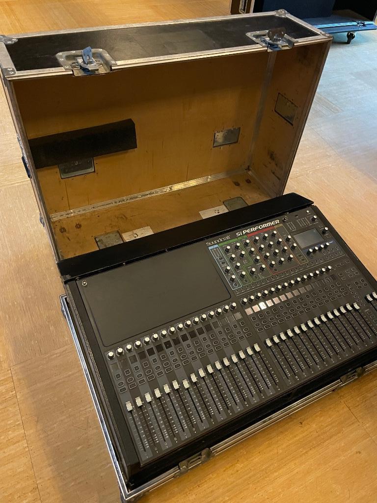 Mixeur audio Soundcraft Si Performer 3, Musique & Instruments, Tables de mixage, Enlèvement, Utilisé, 20 canaux ou plus, Entrée micro