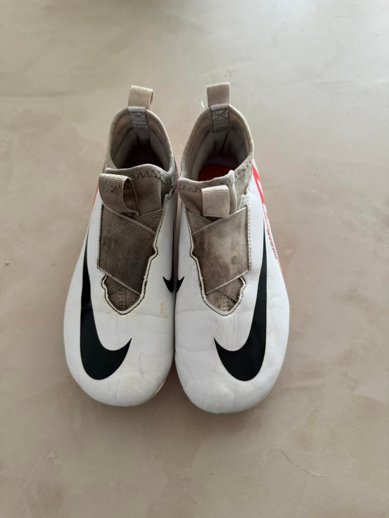 Voetbalschoen nike maat 30, Kinderen en Baby's, Ophalen of Verzenden, Gebruikt