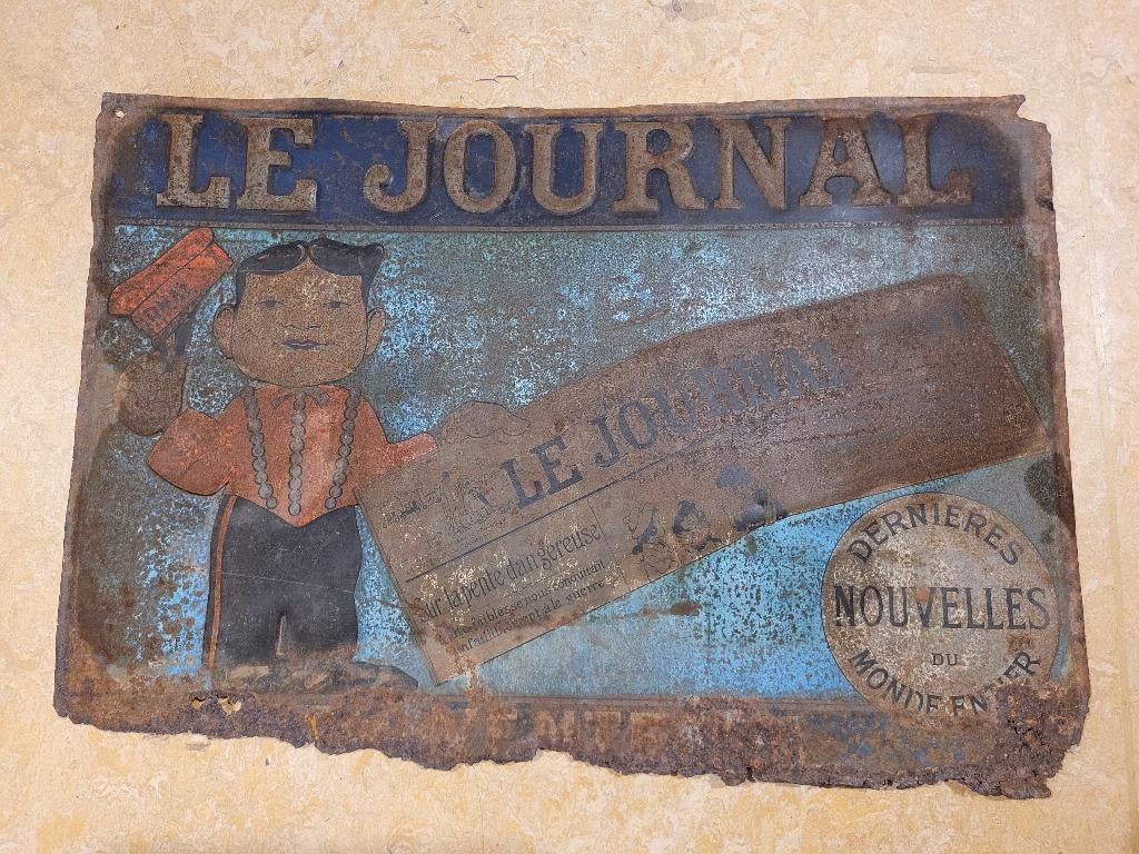 ancienne tole publicitaire " le journal " vintage design, Collections, Enlèvement ou Envoi, Utilisé, Panneau publicitaire
