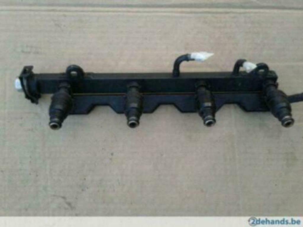 BMW E30 E36 brandstof-rail  + 4 verstuivers, Enlèvement ou Envoi, Utilisé, BMW