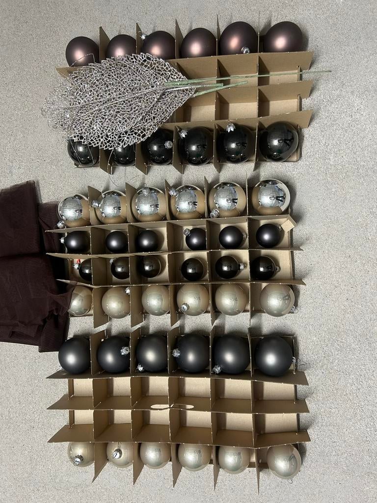 Mooie set van kerstballen - met opbergbox, Diversen, Ophalen, Zo goed als nieuw