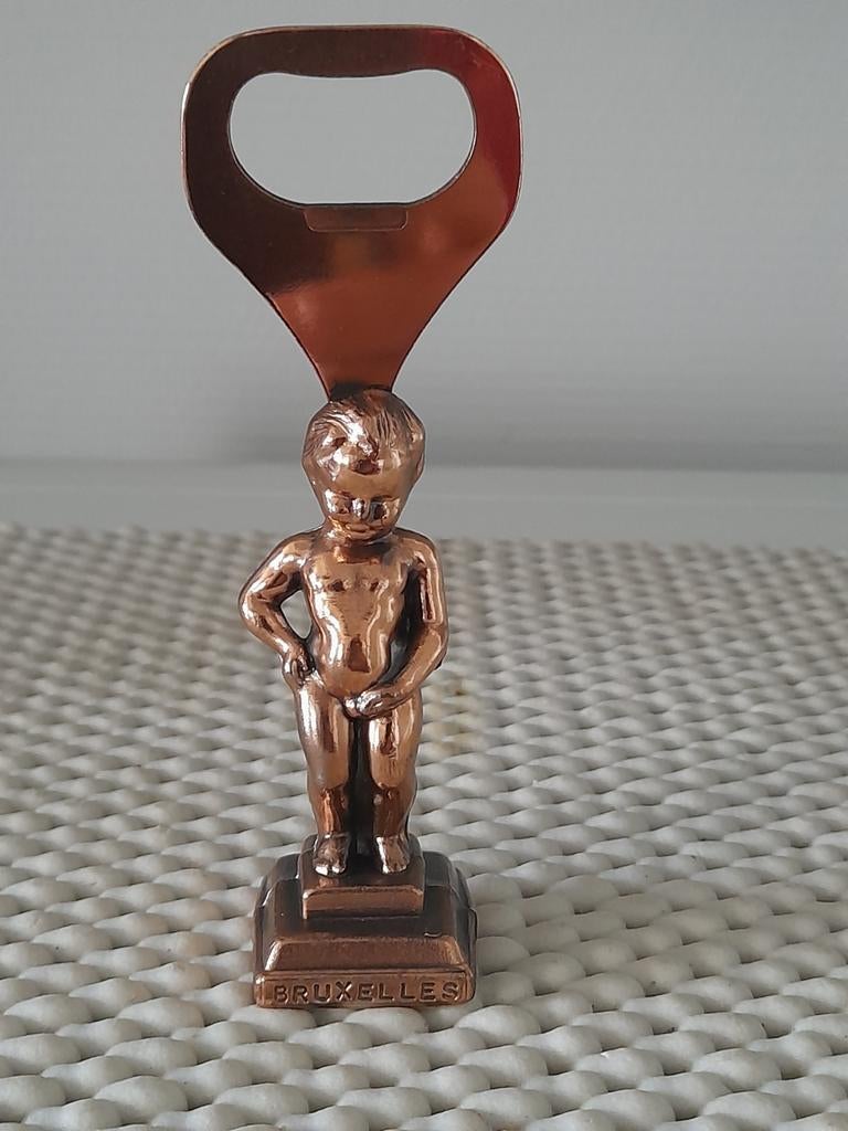 Nieuw - Manneken Pis Bruxelles flesopener te voet, Antiek en Kunst, Ophalen of Verzenden