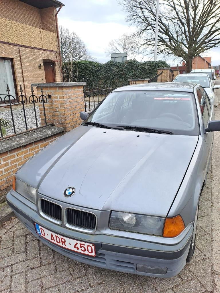 Bmw E36 3.18i bouwjaar 1992 oldtimer, Autos, Argent ou Gris, Achat, Boîte manuelle, 5 portes