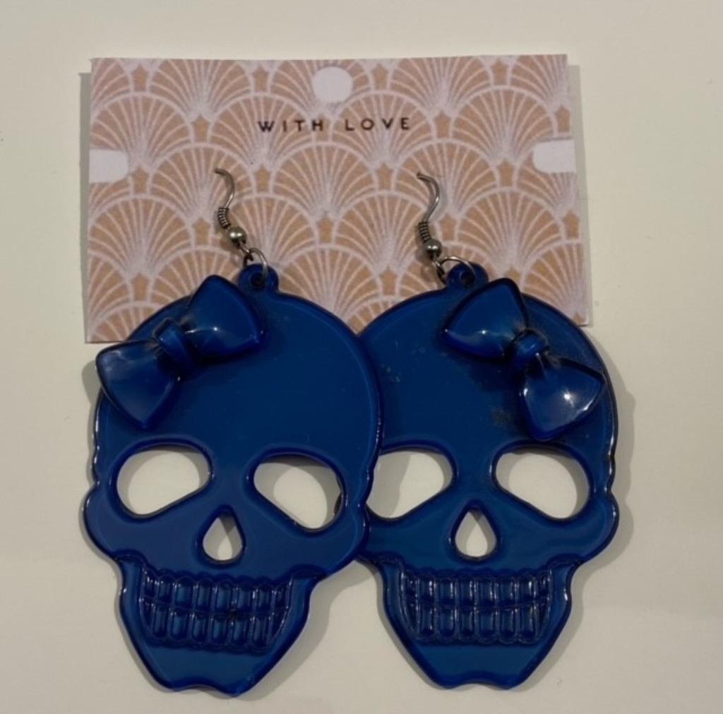 Blauwe oorbellen met doodskop en strik, Ophalen of Verzenden, Nieuw, Blauw, Hangers