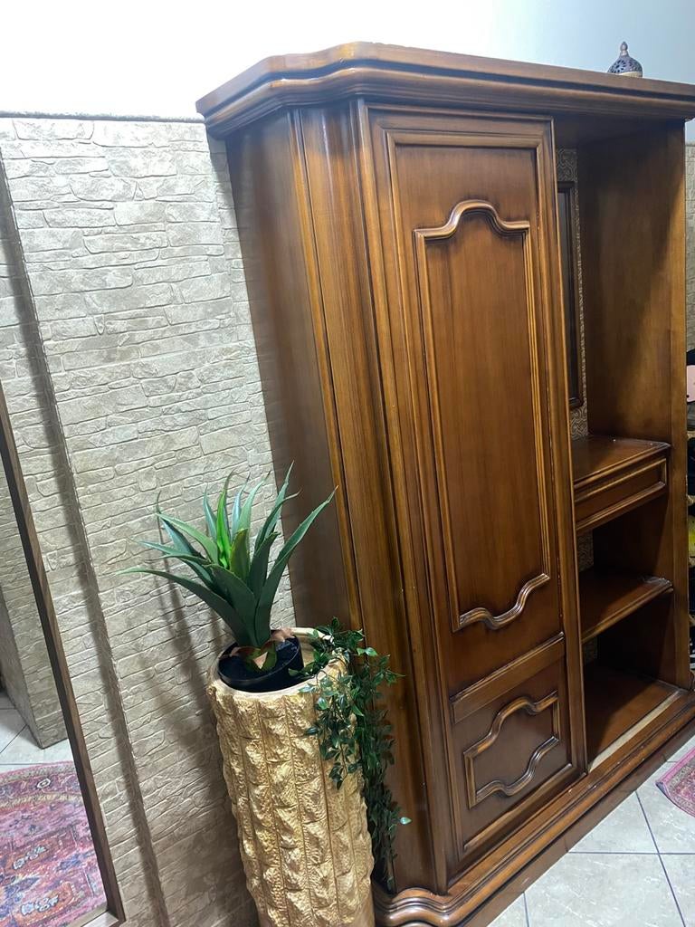 Armoire en bois massif, Antiquités & Art, Antiquités | Meubles | Armoires, Enlèvement