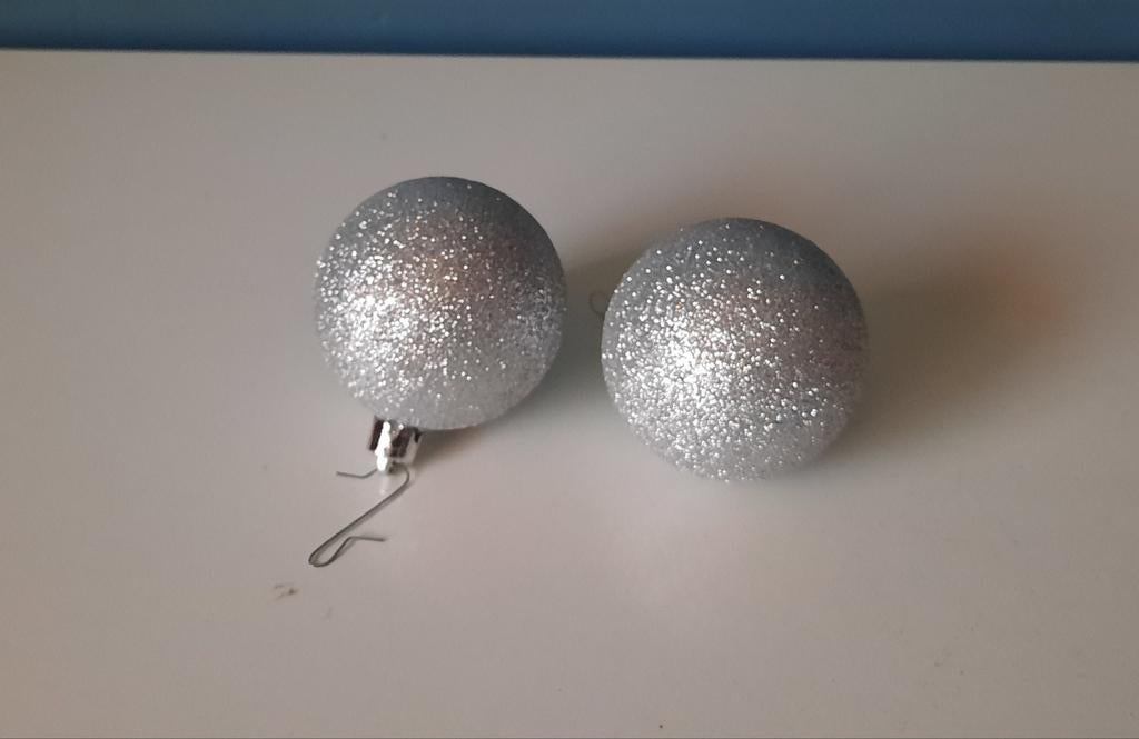 2 boules de Noël à paillettes, Enlèvement ou Envoi, Comme neuf, Décoration