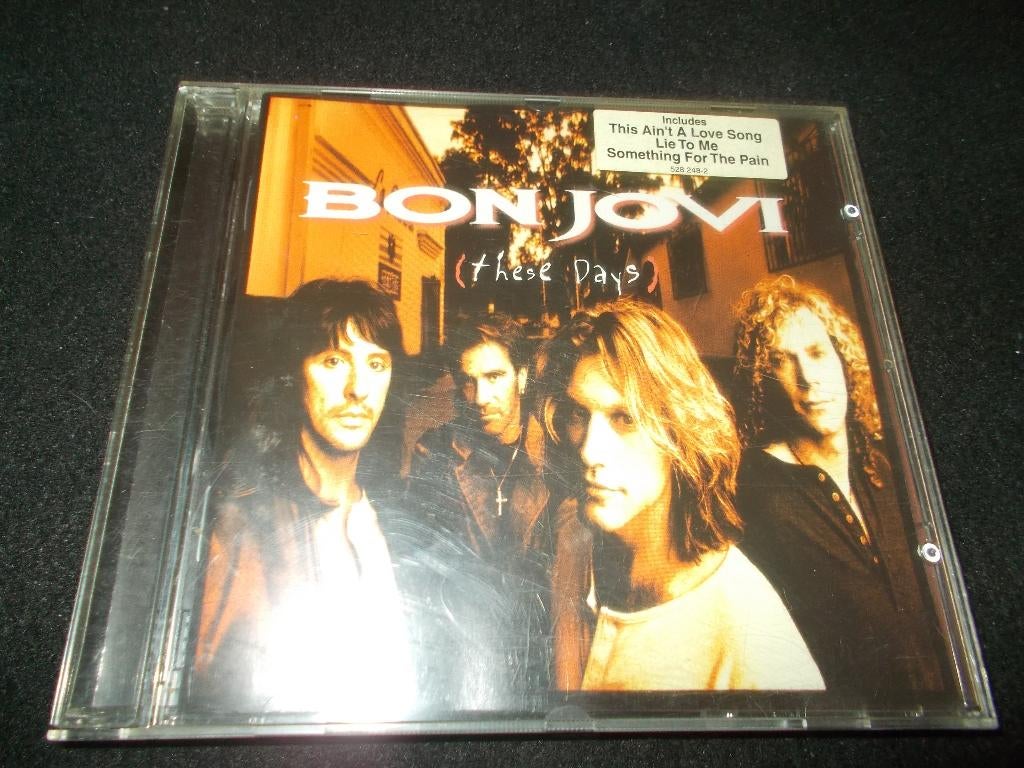 CD - BON JOVI - These Days - 1995, CD & DVD, CD | Hardrock & Metal, Utilisé, Enlèvement