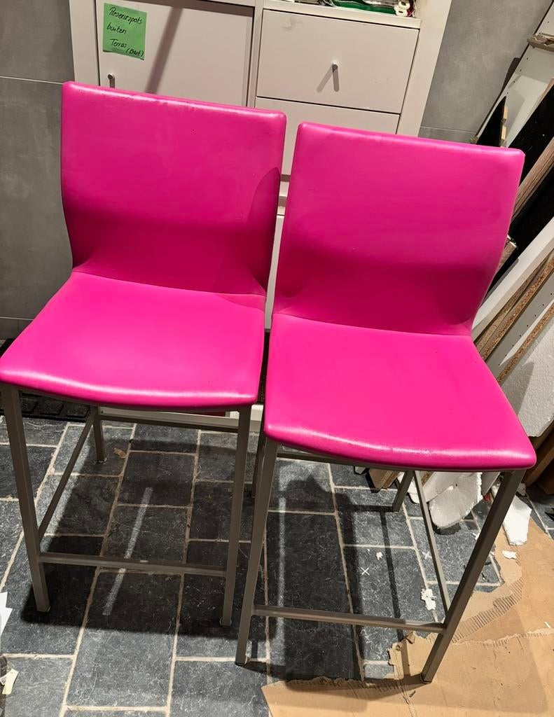 1 roze barkruk en 1 gratis, Ophalen, Gebruikt