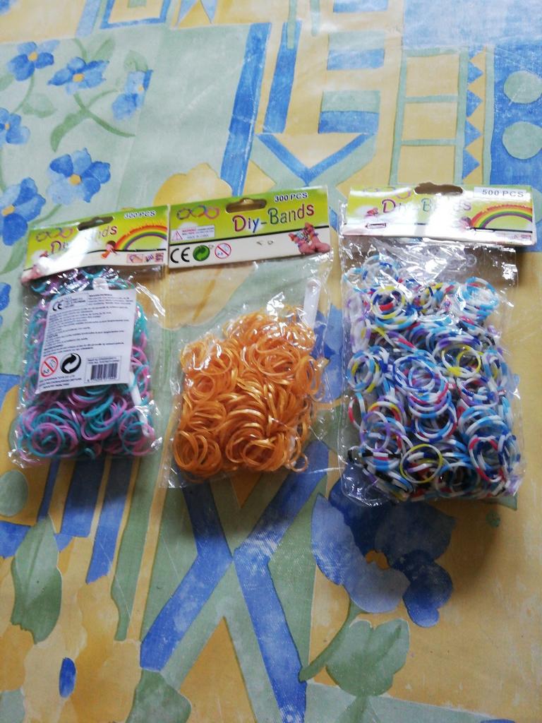 3 sachets élastiques fabrication bracelets avec crochet., Enlèvement ou Envoi, Comme neuf
