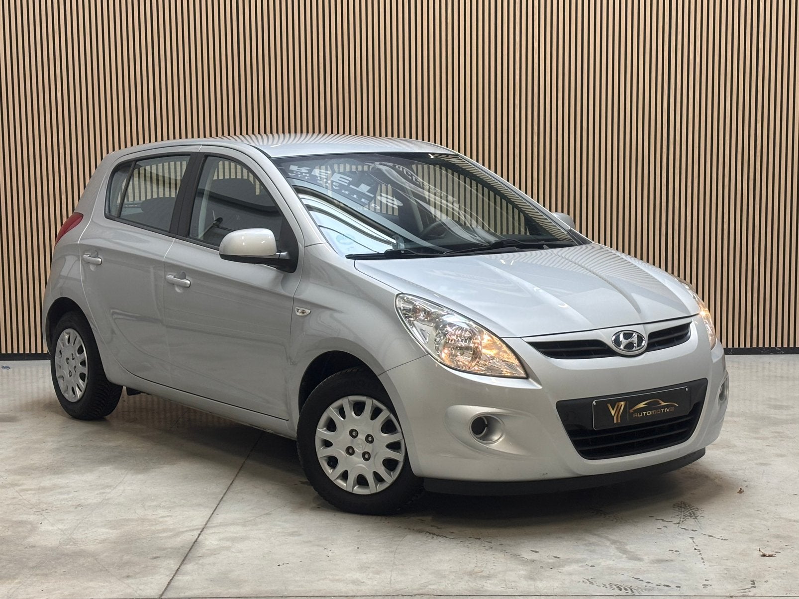 Hyundai i20 1.2benzine 1jaar garantie, Auto's, 57 kW, Euro 5, Stof, Zwart