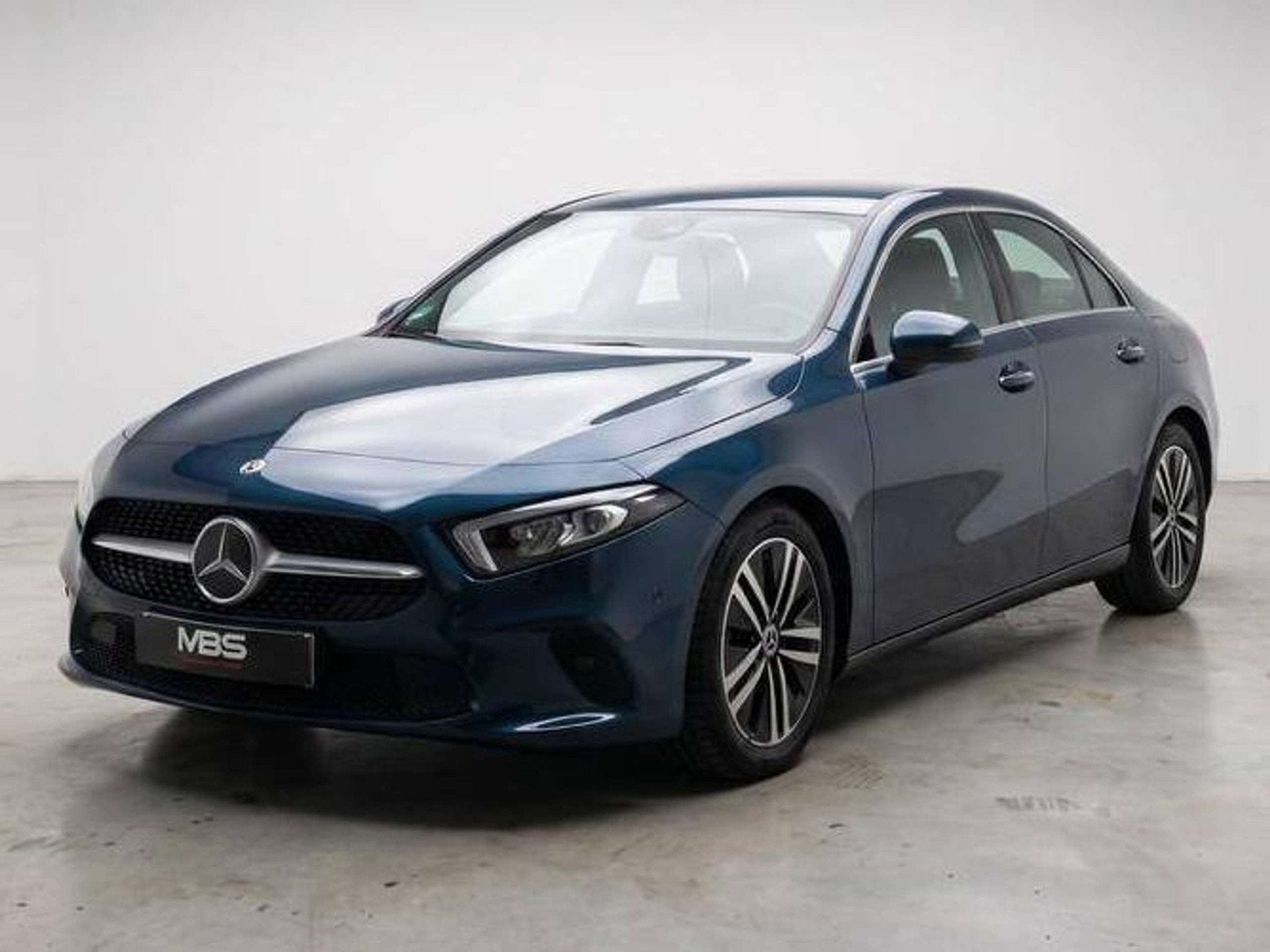 Mercedes-Benz A-Klasse 200 *AUTO* LED INTERIEUR * VOLANT MUL, Autos, Cuir, Classe A, Achat, Entreprise