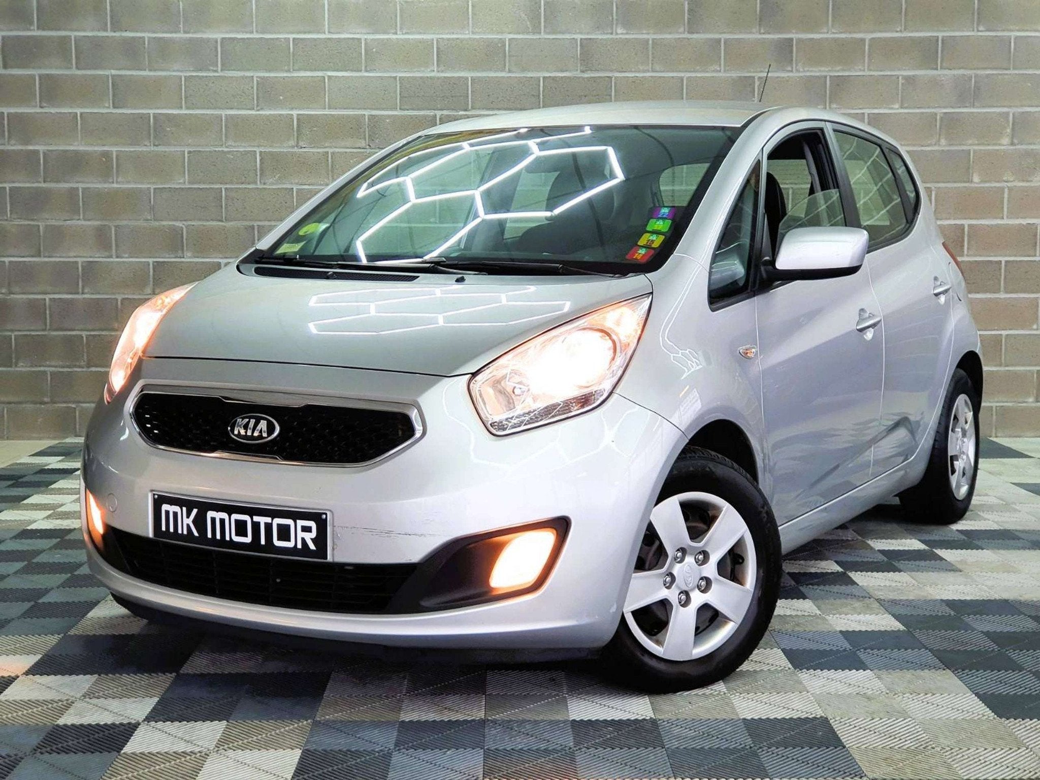 Kia Venga 1.4 DIESEL - 1ER MAIN - CRUISE - CLIM -BLUETOO, Voorwielaandrijving, Euro 5, Stof, Gebruikt
