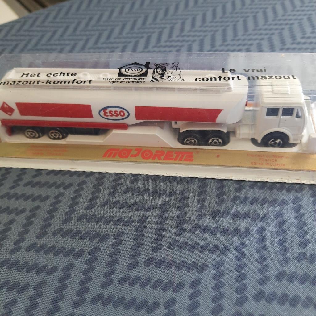 MAJORETTE FRANCE : ANCIENNE CITERNE MERCEDES ESSO *MIB*, Enlèvement, Neuf, Bus ou Camion, Majorette
