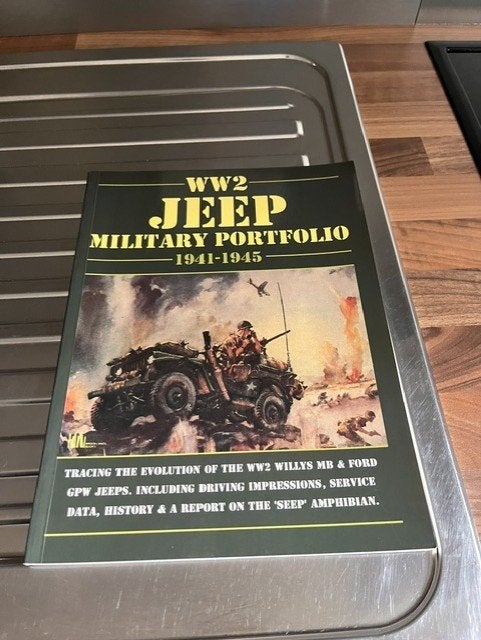 WW2 JEEP Military Portfolio 1941-1945, Verzamelen, Ophalen of Verzenden, Landmacht, Boek of Tijdschrift
