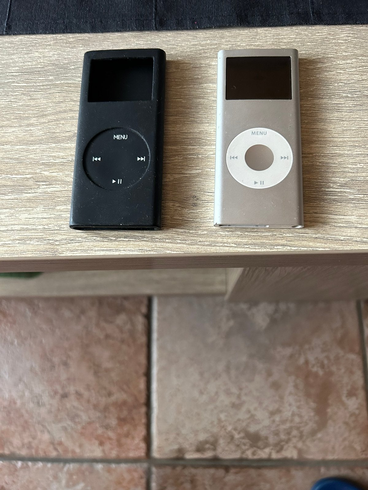 Ipod met zwart beschermhoesje, Ophalen, Zwart