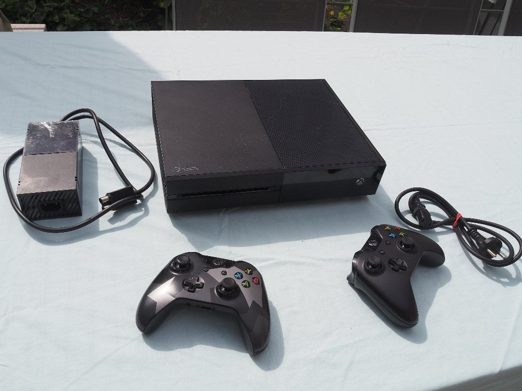 XBOX ONE model 1540 + 1 spel, Consoles de jeu & Jeux vidéo, Enlèvement ou Envoi, Utilisé
