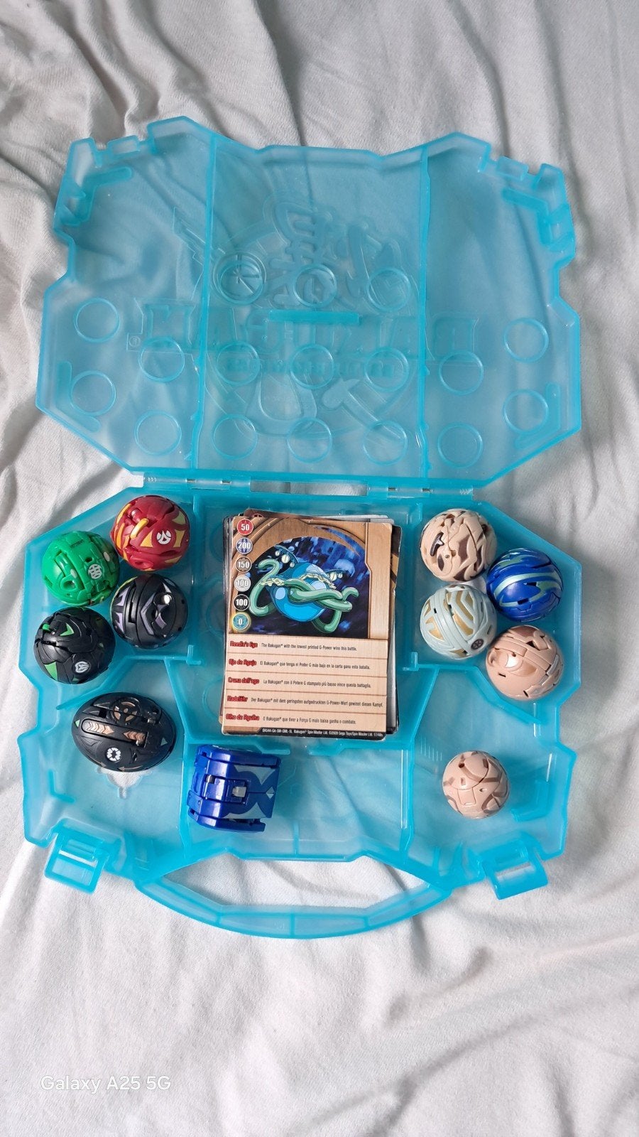 Bakugan Collectie - Blauwe Opbergkoffer + 10 Bakugan Ballen, Ophalen of Verzenden, Zo goed als nieuw