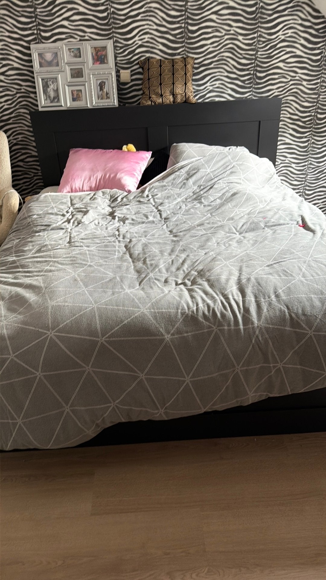 Ikea bed 180-200, Maison & Meubles, Chambre à coucher | Lits boxsprings, Enlèvement, Comme neuf