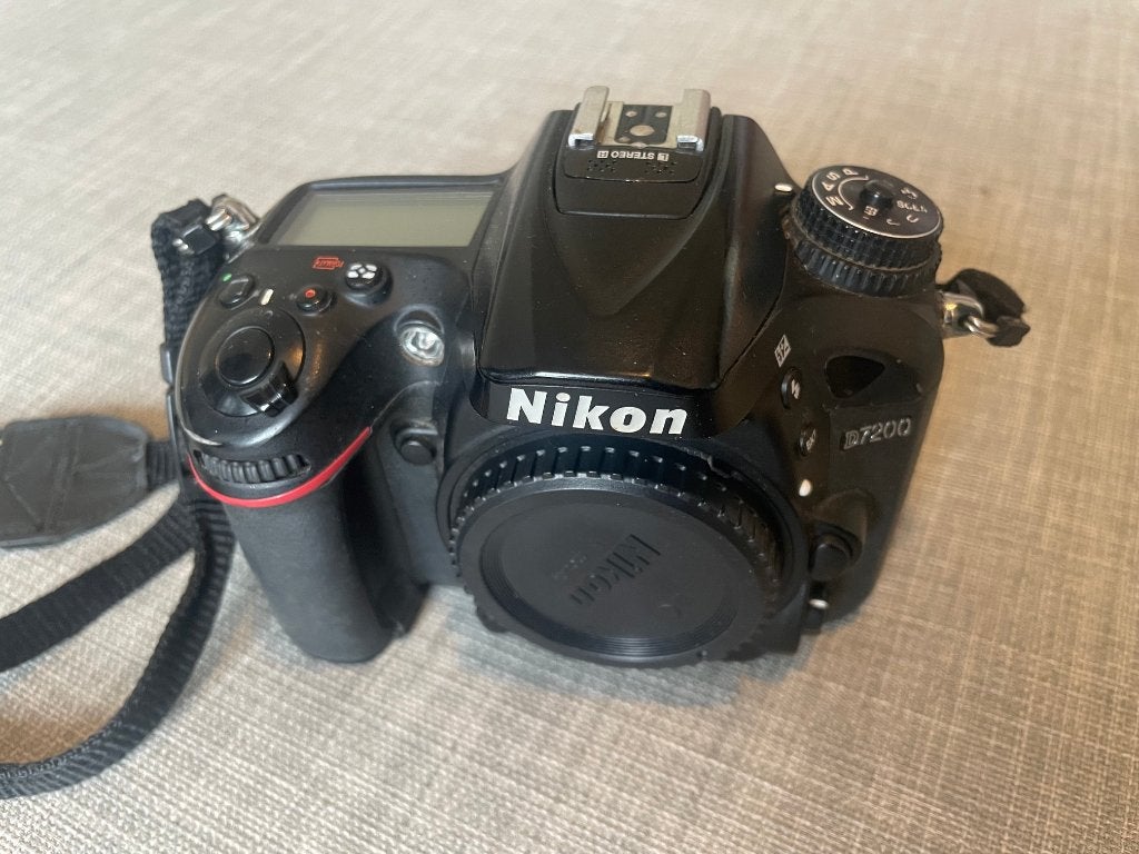 Nikon D7200 - écran cassé, Enlèvement ou Envoi, Utilisé, Reflex miroir, Nikon