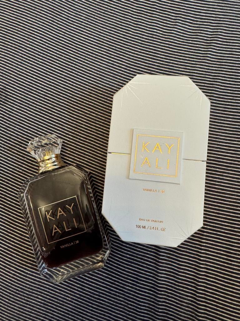 Parfum Kayali vanilla 28, Enlèvement, Comme neuf