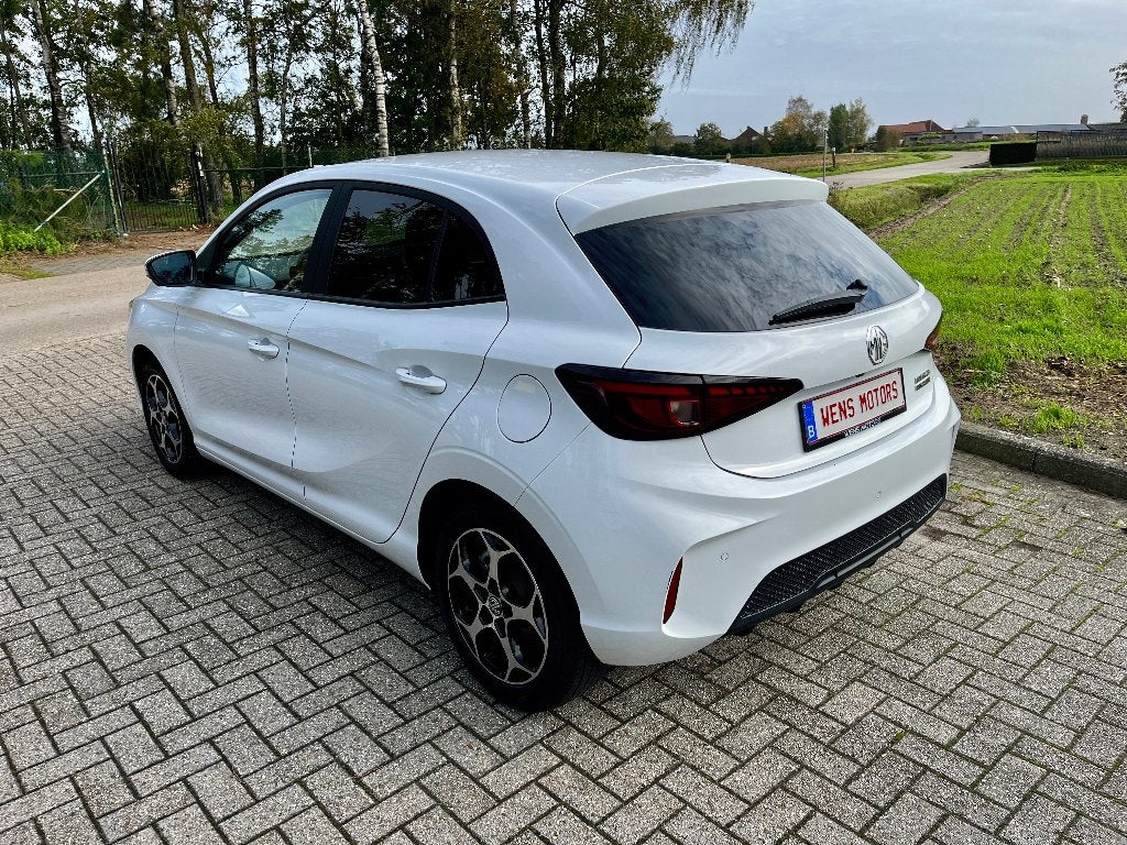 MG MG3 LUXURY HYBRIDE 2025 360/Carplay/ACC Fabrieksgarantie!, Auto's, Dealer onderhouden, 4 cilinders, Leder en Stof, 1490 cc