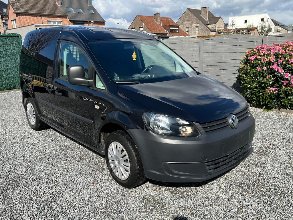 Zwarte caddy met weinig km (82.427 km), Auto's, Bestelwagens en Lichte vracht, Voorwielaandrijving, 75 kW, Stof, Zwart