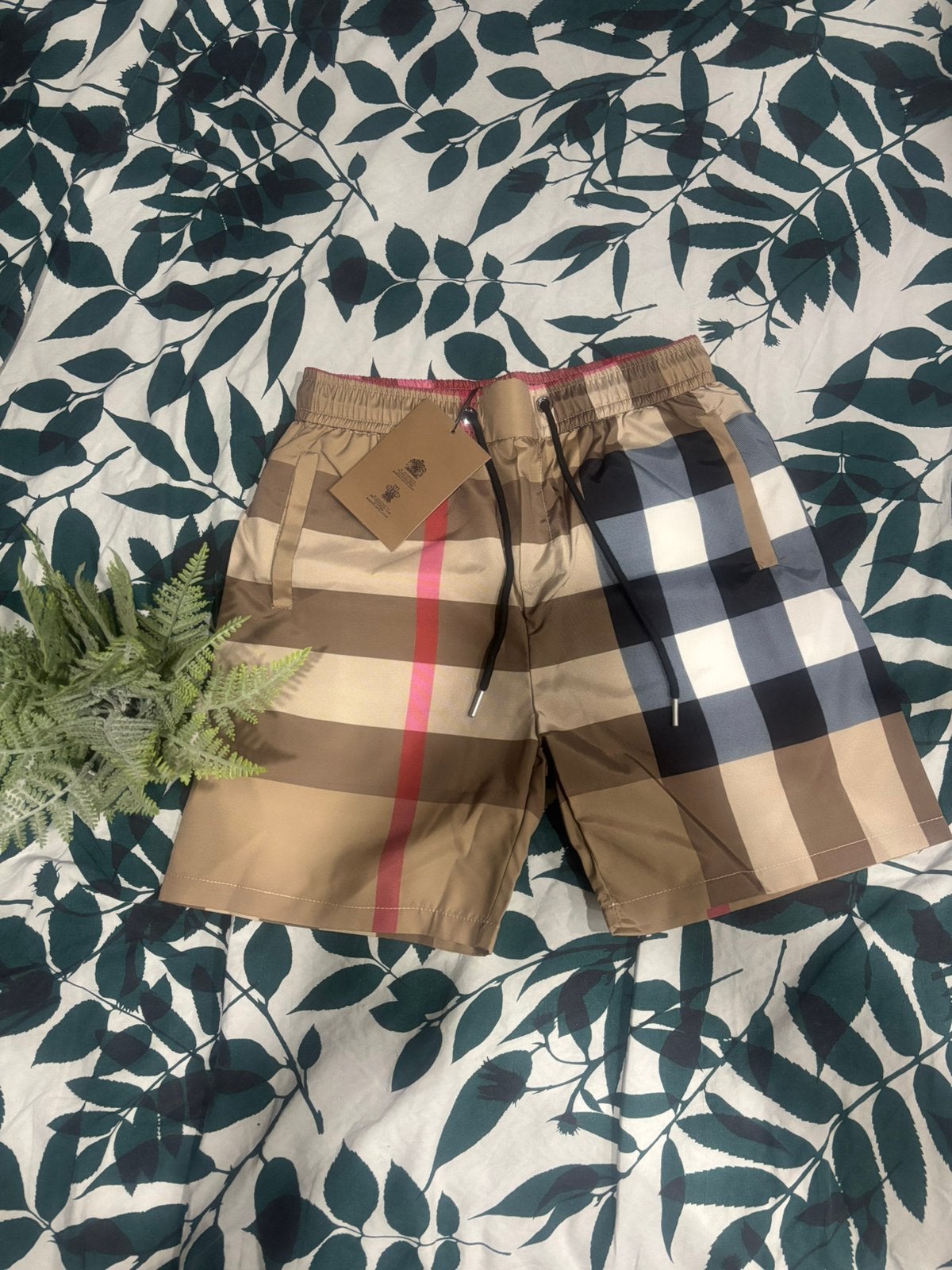 Short burberry avec étiquette M, Vêtements | Hommes, Enlèvement ou Envoi, Taille 48/50 (M), Multicolore, Short de bain