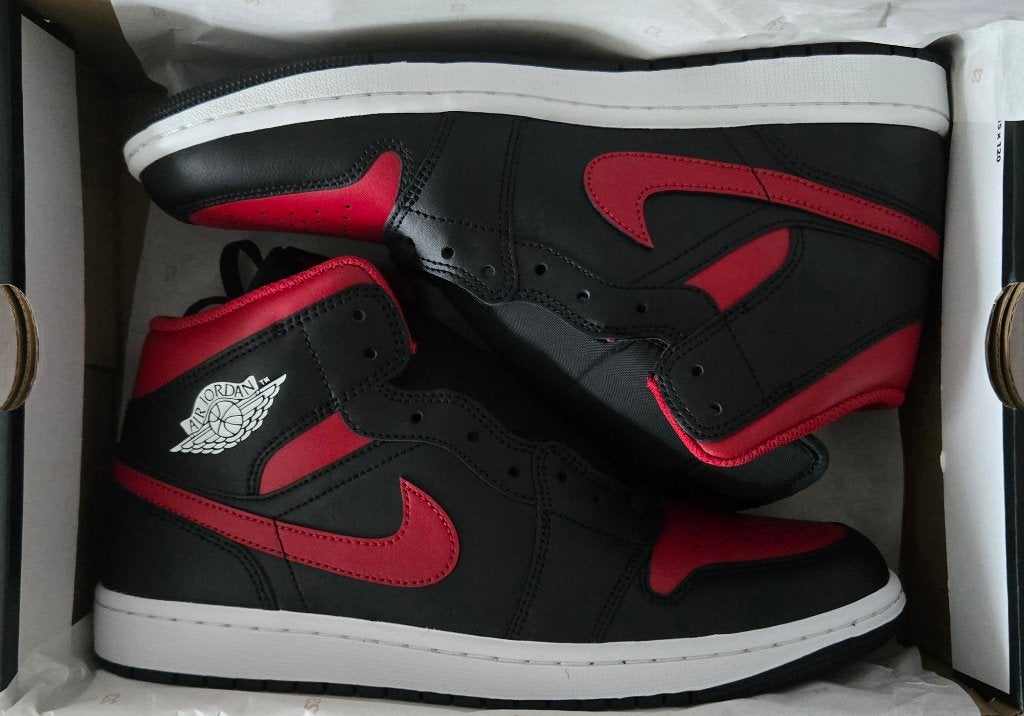 Air Jordan 1 Mid Black Varsity Red-Summit White (Neuf), Enlèvement ou Envoi, Neuf