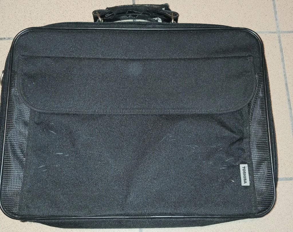 Toshiba hoesje voor laptop, Ophalen of Verzenden, Zo goed als nieuw