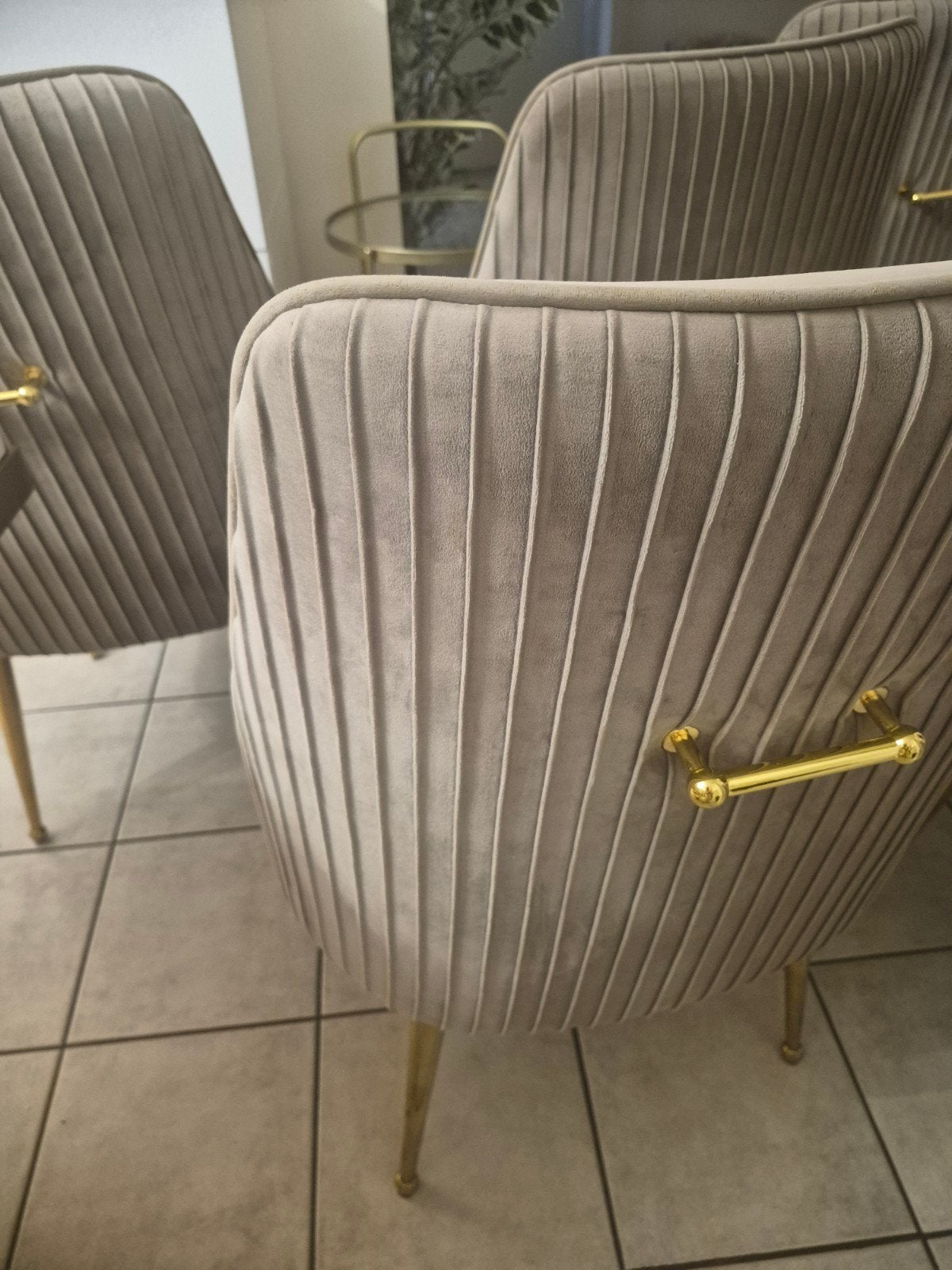 Lot de 6 chaises couleur taupe design en velours - Excellent, Huis en Inrichting, Ophalen, Zo goed als nieuw, Overige kleuren