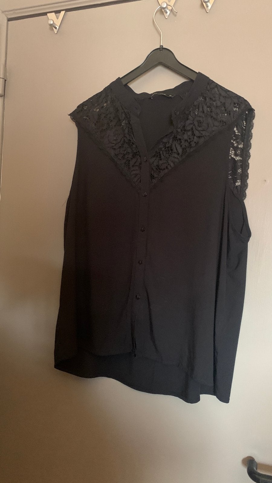 Chemisier noir pour dame taille 44, Vêtements | Femmes, Enlèvement ou Envoi, Comme neuf, Taille 42/44 (L), Noir
