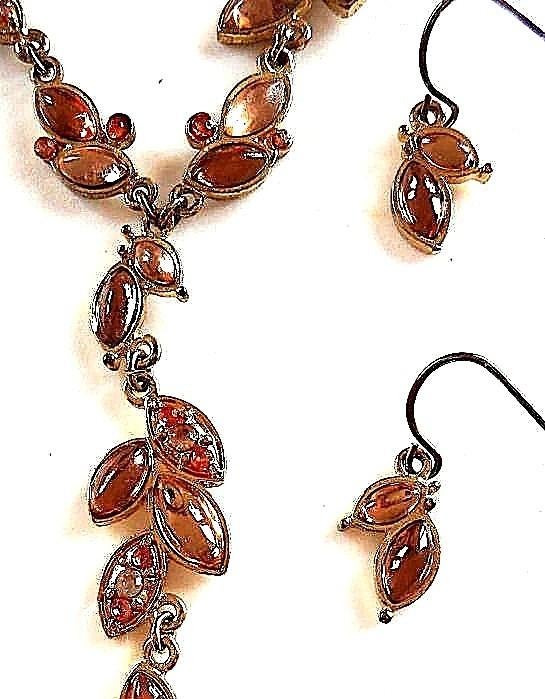 AVON: Zeer mooie set, ketting + oorbellen, Handtassen en Accessoires, Kettingen, Ophalen of Verzenden, Nieuw, Bruin