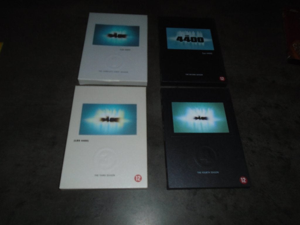 DVD - LOT SERIES - HELL ON WHEELS / PRISON / 4400 ...., Ophalen of Verzenden, Zo goed als nieuw, Frans