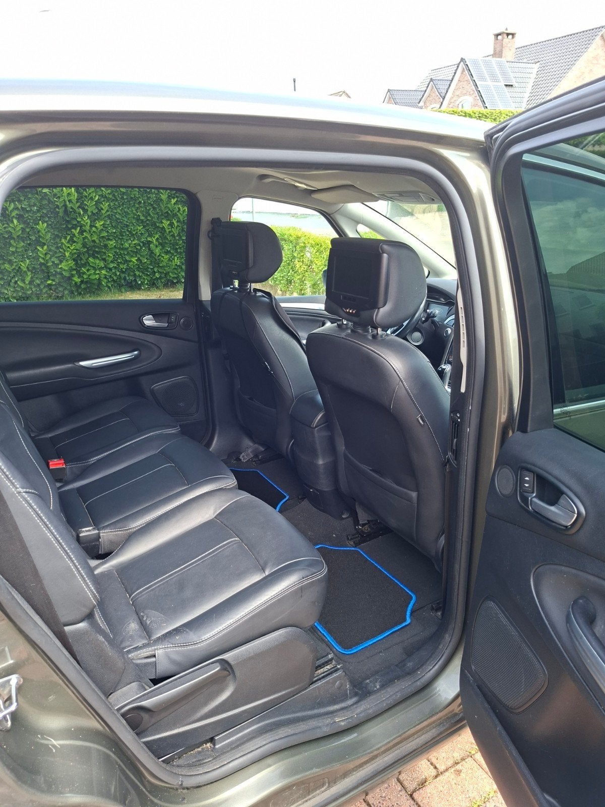 Ruime & krachtige Ford S-max 2.0 TDi kleur olijfgroen, Euro 5, Monovolume, Zwart, 4 cilinders