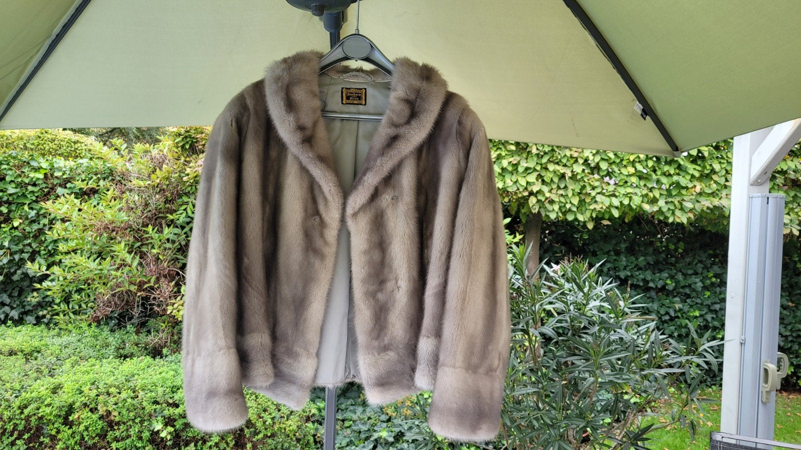 Korte beige/grijze nertsmantel, Ophalen, Zo goed als nieuw, Beige