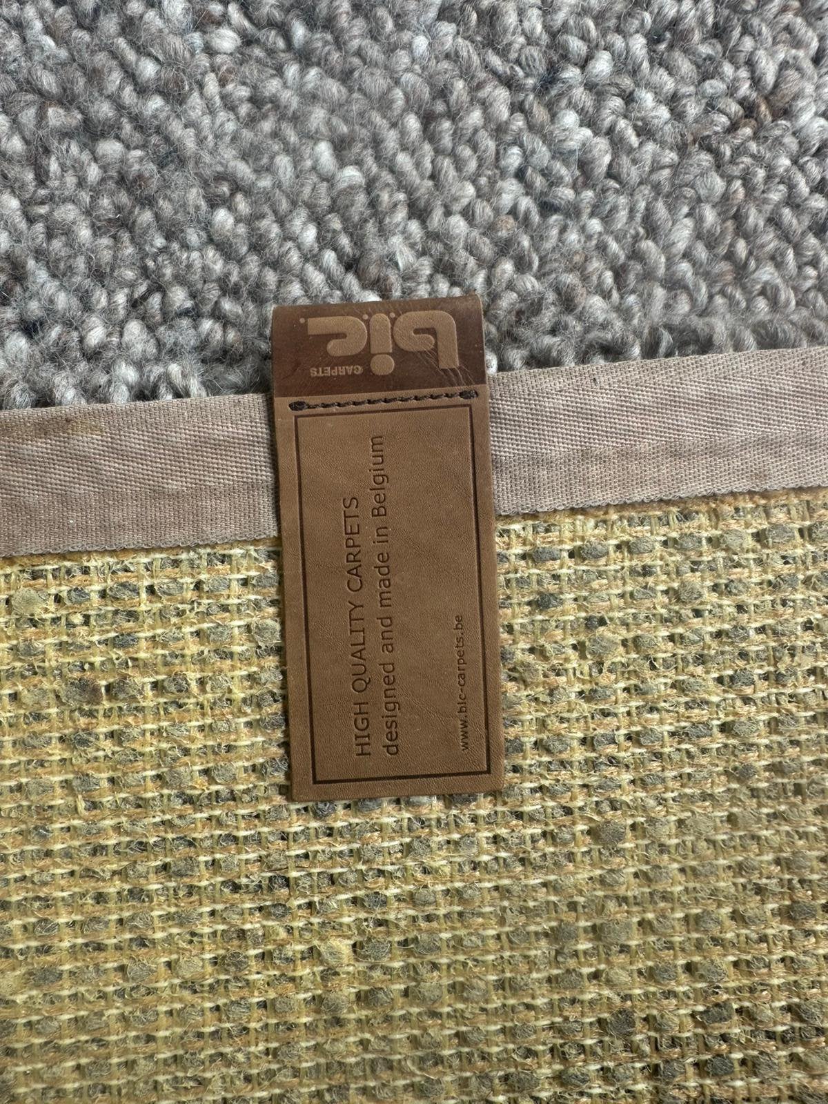 Grand tapis B.I.C. Carpets en pure laine, Maison & Meubles, Ameublement | Tapis & Moquettes, Enlèvement, Comme neuf, Gris