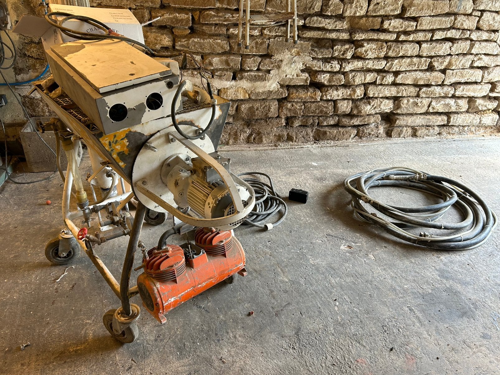 Vend projeteuse a platre, Enlèvement, Comme neuf