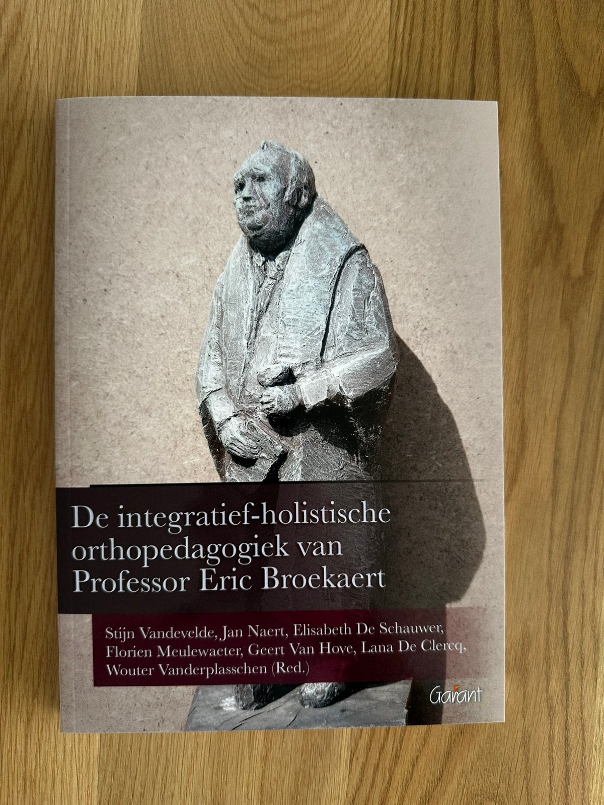 De integratief-holistische orthopedagogiek van Professor Eri, Ophalen