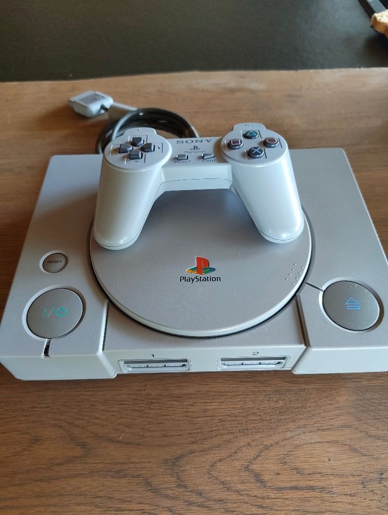 PlayStation 1 model 5000 met kabels en 1 ps1 controller, Games en Spelcomputers, Spelcomputers | Sony PlayStation 1, Ophalen of Verzenden