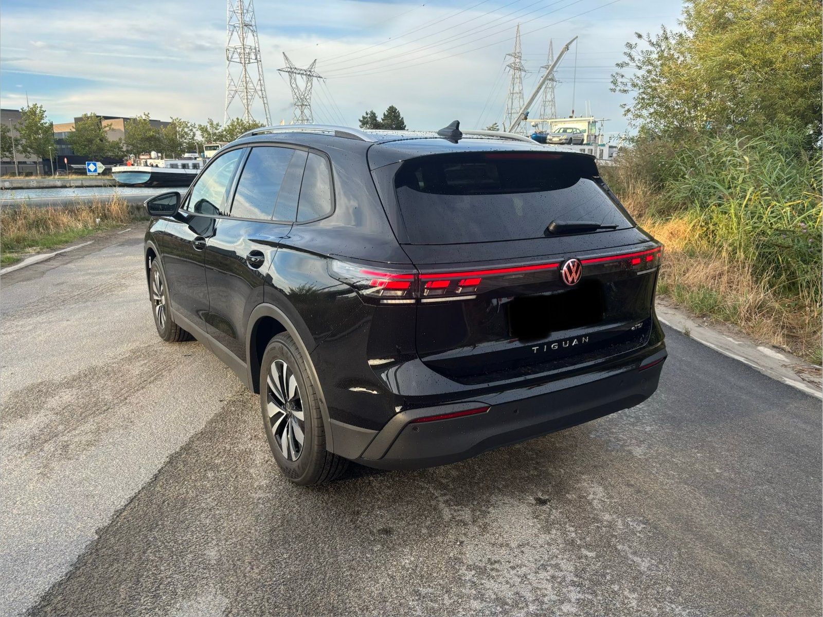 VOLKSWAGEN tiguan e1.5 benzine gekeurd voor voor verkoop, Auto's, Volkswagen, Monovolume, Euro 6, Leder en Stof, Zwart
