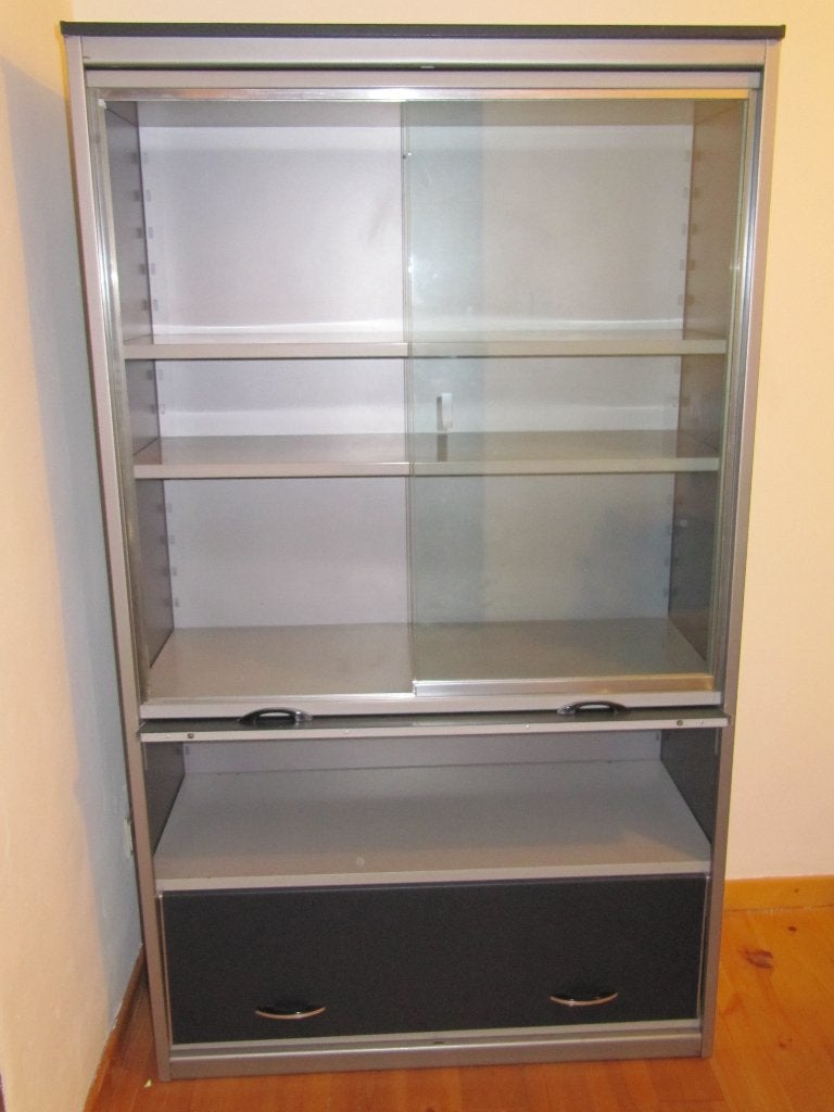 Metalen kast met glasramen, Ophalen, Glas