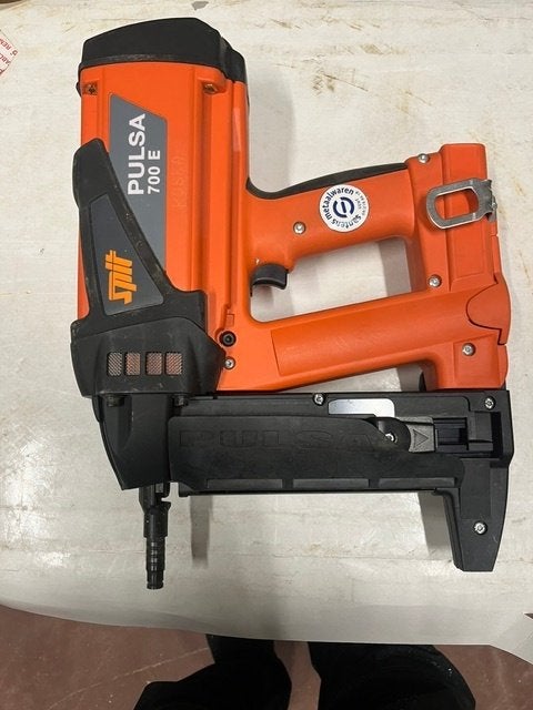 Nagelpistool voor beton en staal, Enlèvement, Utilisé